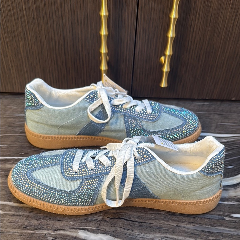 Stylish Blue Athletic Shoes with Rhinestone Accents - Picture 11 of 17